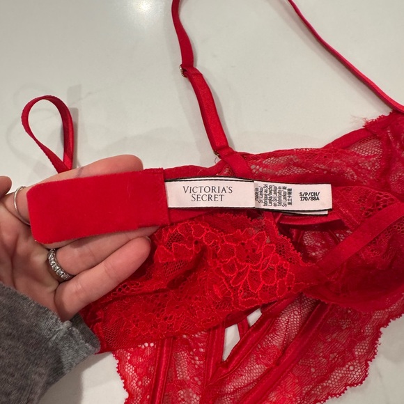 Victorias Secret Teddy Size S
Pre-loved but in excellent condition - Picture 4 of 4